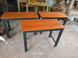Meja kayu serbaguna