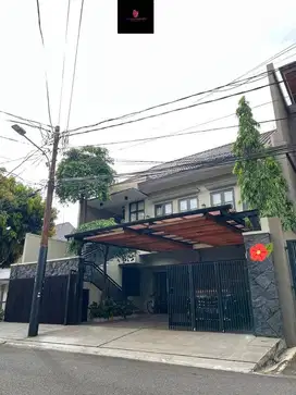 Dijual Rumah Ciniru Senopati Jakarta Selatan 2 Lantai Semi Furnished