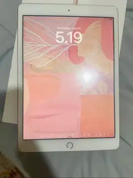 iPad 8th Gen 32 GB - Gold