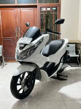 Honda PCX ABS 2018 White Elegant Mulus Istimewa Siap Pakai