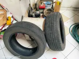 Ban bekas 80% bisa untuk innova zenix / new rush