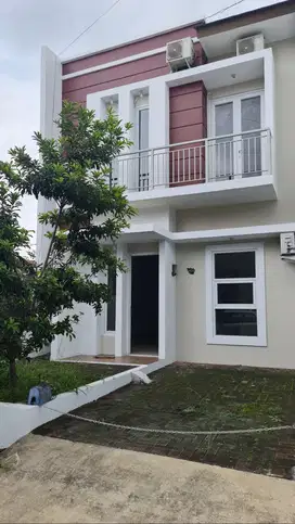 rumah siap huni... tanah luas. di cluster Taman Kopo Ketapang