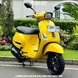 Piaggio Vespa S IGET 125 FACELIFT TAHUN 2022 warna KUNING.