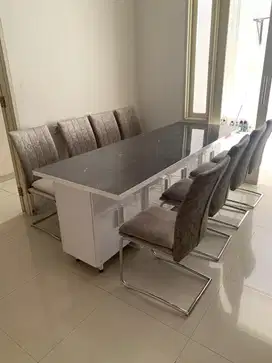 Meja makan mewah 8 kursi