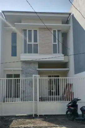 Jual Rumah Baru Kuwukan Regency Surabaya Barat dekat Citraland