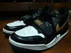 Sepatu nike air jordan legacy 312 low black gold