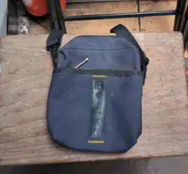 Tas kecil selempang