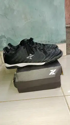 Sepatu futsal zars