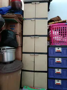 Dijual lemari plastik 5.pintu bonus keranjang