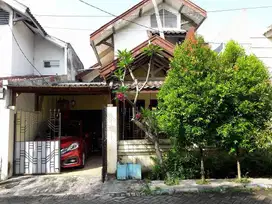 Rumah 2 Lantai Terawat Dan Nyaman Strategis Griya Kebraon Barat