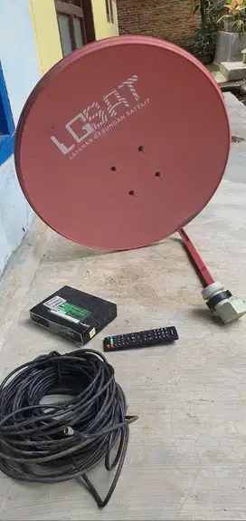 Receiver + Parabola LGSat + Remot + Kabel antena 12 m