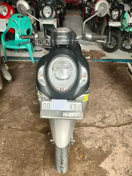 Honda scoopy 110 cc 2023  abu-abu