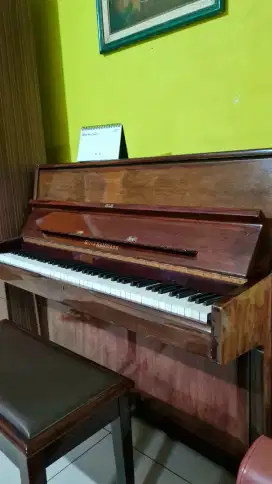 Piano model Gros Kallman tahun 1998