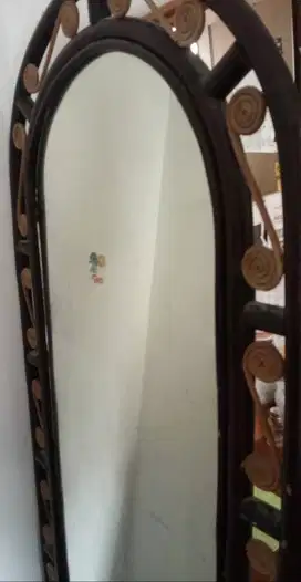 Kaca besar kayu kuat