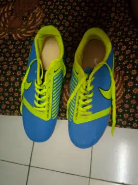 Sepatu futsal nike