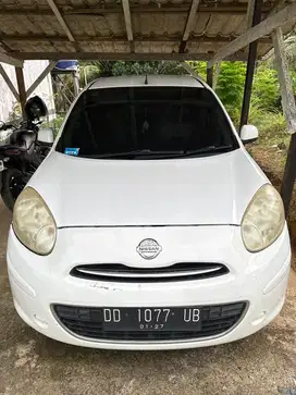 Mobil Nissan march AT 1,2