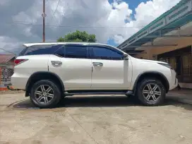 Toyota Fortuner 2.4 Diesel AT