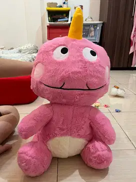 Boneka ukuran sedang