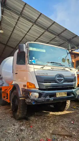 Hino ranger 500 tronton 6x4 mixer 7 kubik tahun 2015