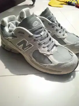 Sepatu new balance 2002R