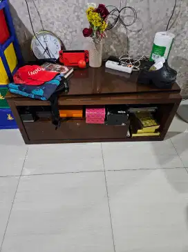 Meja kayu THE LINE  berat plitur mengkilap