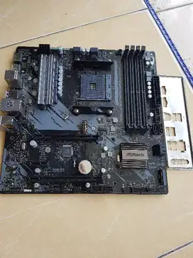 Motherboard AMD ASRock B550M Phantom Gaming 4 soket AM4