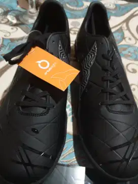 Sepatu futsal baru ortuseigh size 39