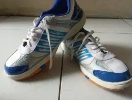 Sepatu badminton seken AirQuila no y