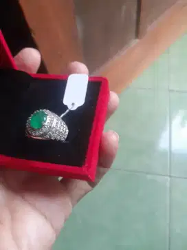 Cincin batu permata