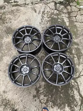 Jual velg ZE40 R18 pcd BMW 5x120 kondisi mulus