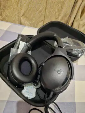 Headset asus rog fussion II 300