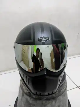 Helm cakil retro merek fourtin garage