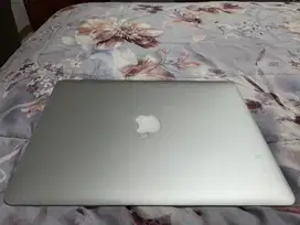 Macbook air 13 inch 2016/corei5/8GB RAM/256GB SSD