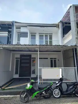 Dijual rumah strategis di Setra Dago Indah Antapani