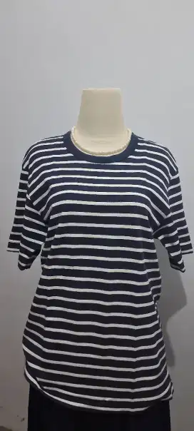 Kaos garis uniqlo