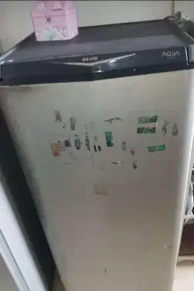 Kulkas sanyo aqua