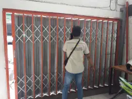 Spesialis pintu Harmonika