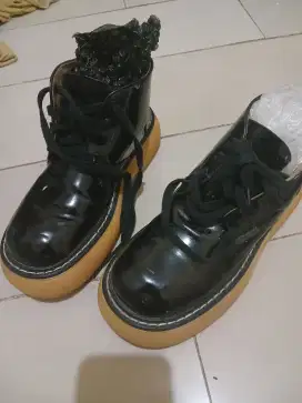 Sepatu dokmar bottega