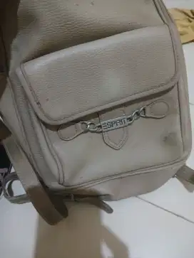 Tas gendong kulit