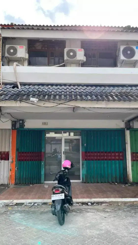 Tukang bangunan dan perbaikan atap bocor