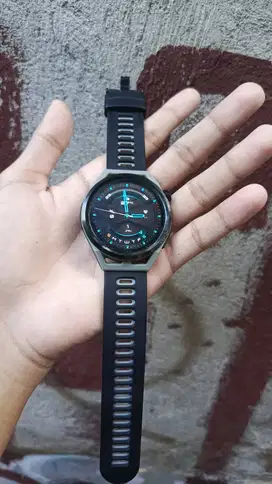 Smartwatch Huawei GT runner.