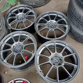 Wedssport tc105x ring 18x8,5 pcd 5x114,3 ET 35 kondisi mirip baru