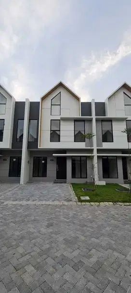 Dijual Rumah Second Kondisi Baru Sukolilo Dekat ITS Perum Eastern Park