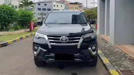 Toyota Fortuner 2.4 VRZ 4x4 Diesel AT Hitam 2019 Low Km 62Rb Record