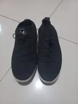 DIJUAL SEPATU PRIA