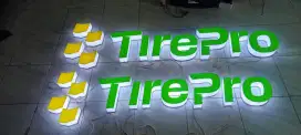 Huruf timbul akrilik nyala