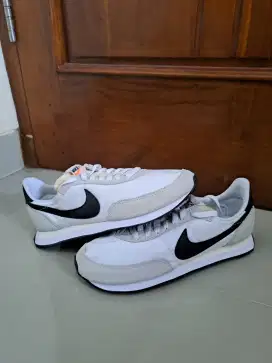 Nike Men's Waffle Trainer 2 size 41 putih kondisi baru