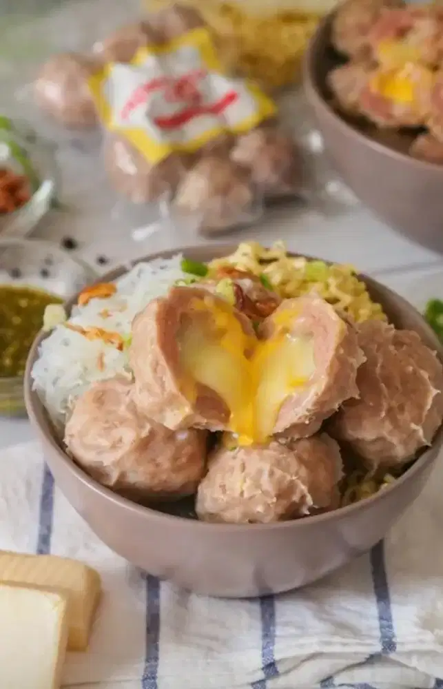 Butuh Karyawati utk jaga outlet Bakso Keju