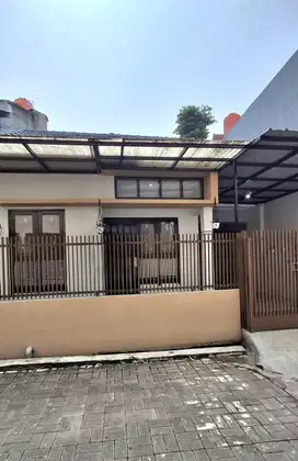 Rumah Minimalis terawat di bukit Sariwangi Bandung dekat Polban
