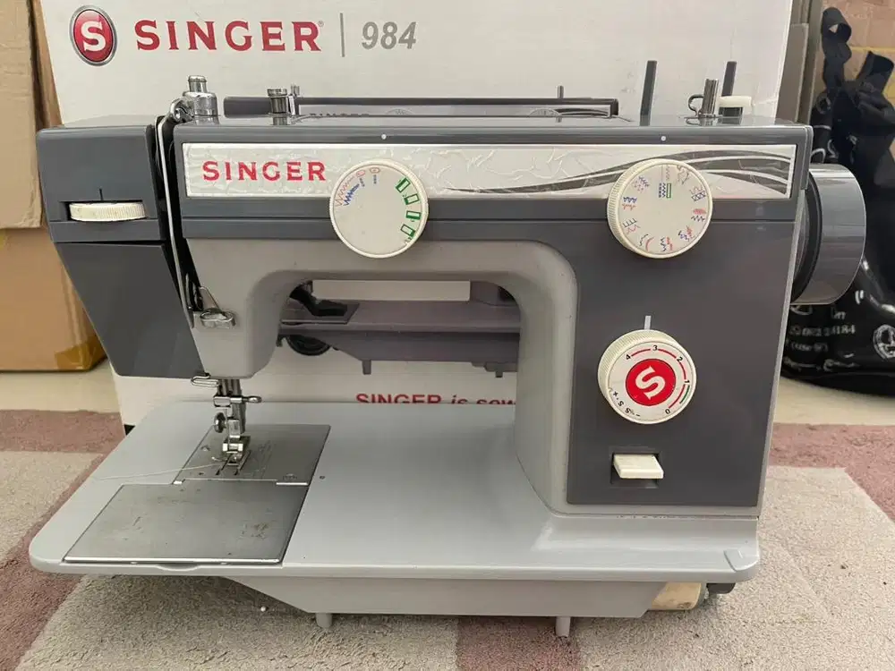 Mesin jahit singer semi portable 984